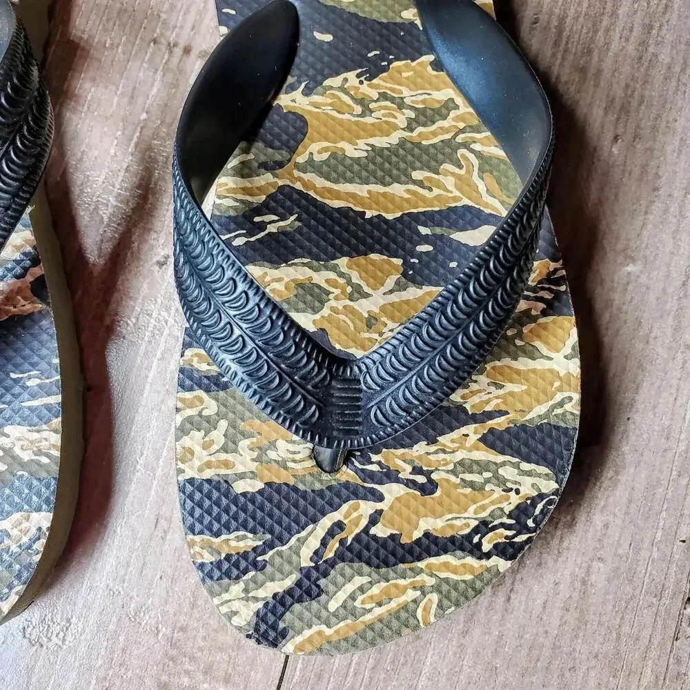 Old Navy Flip Flops Thongs Sandals Size Large 12-13 Black Camouflage Camo NWOT